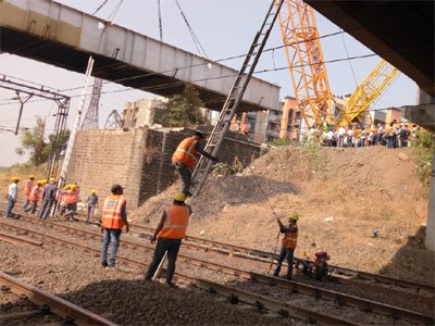 Adarsh Maharashtra | पत्रीपुलाचे काम पूर्ण; रेलवे वाहतूक सुरळीत
