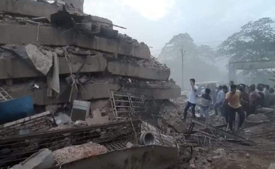 Adarsh Maharashtra | BIG BREAKING रायगड जिल्ह्यात ५ मजली इमारत कोसळली, अनेक कुटुंब अडकल्याची शक्यता
