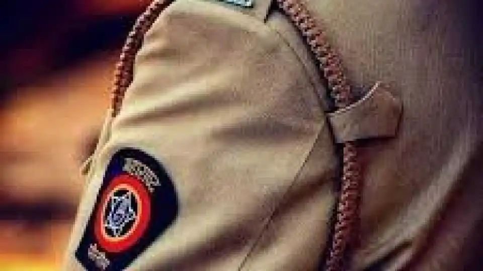 Adarsh Maharashtra | खाकी डागाळली पोलिस निरीक्षक रणजीत शिरसाट सह चौघांवर गुन्हा दाखल