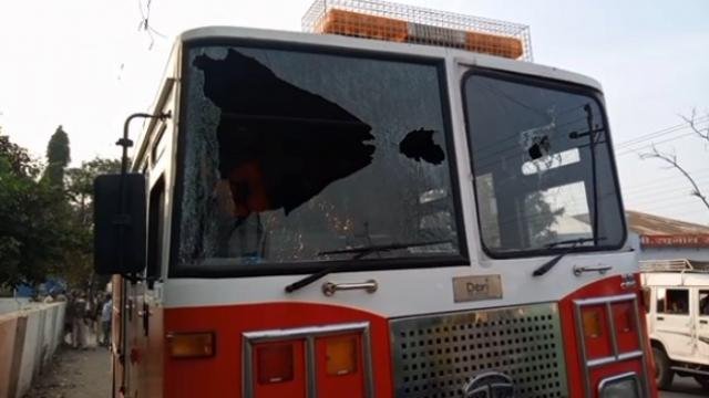 Adarsh Maharashtra | महाराष्ट्रात आंदोलनाला हिंसक वळण; परभणीत अग्निशमन दलाची गाडी फोडली