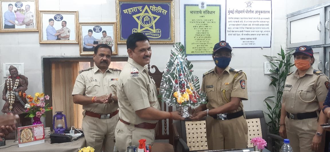 Adarsh Maharashtra | 100% मुद्देमाल निर्गती करनारे  पहिले पोलीस स्टेशन ठरले दादर रेल्वे पोलीस...