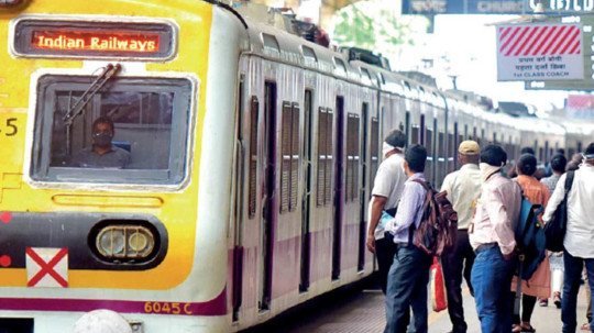 Adarsh Maharashtra | मुंबई लोकल प्रवासासाठी ‘क्यु-आर’ कोडला १० ऑगस्टपर्यंत मुदतवाढ