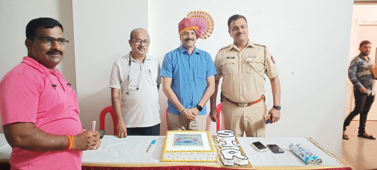 Adarsh Maharashtra | कोपरखैरणे पोलीस ठाण्याचे  वरिष्ठ पोलीस निरीक्षक अजय भोसले यांचा वाढदिवस...