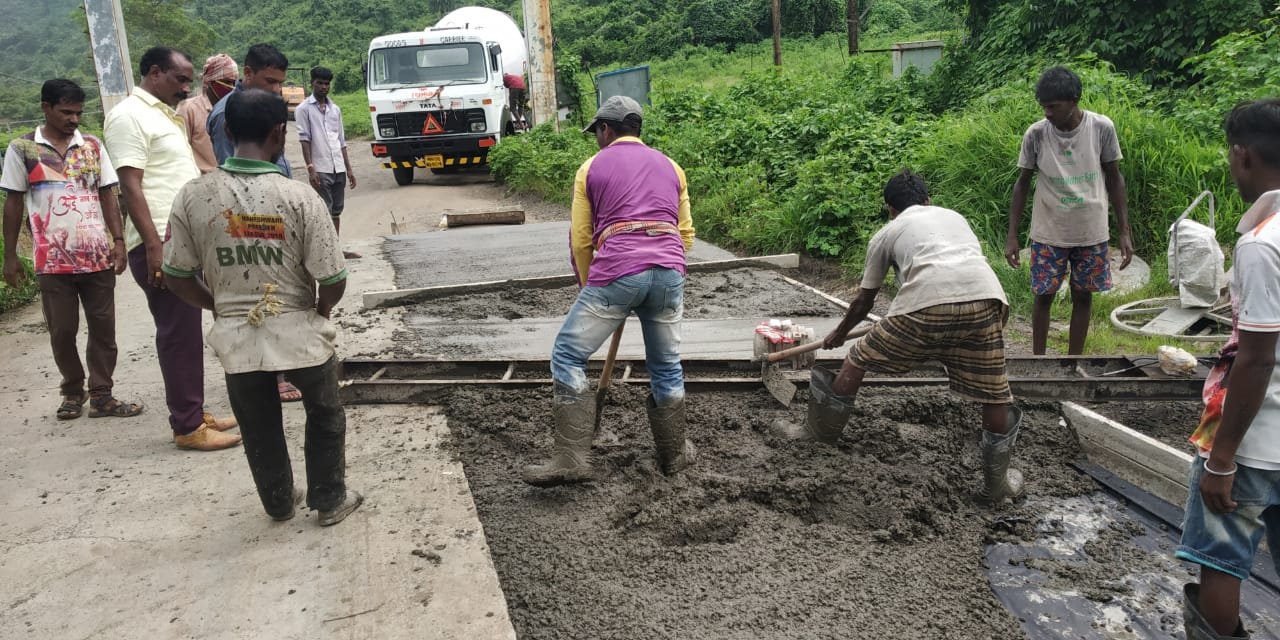 Adarsh Maharashtra | स्वाभिमान पाठपुराव्यामुळे वाडा तालुक्यातील रस्त्यांच्या दुरुस्तीला...