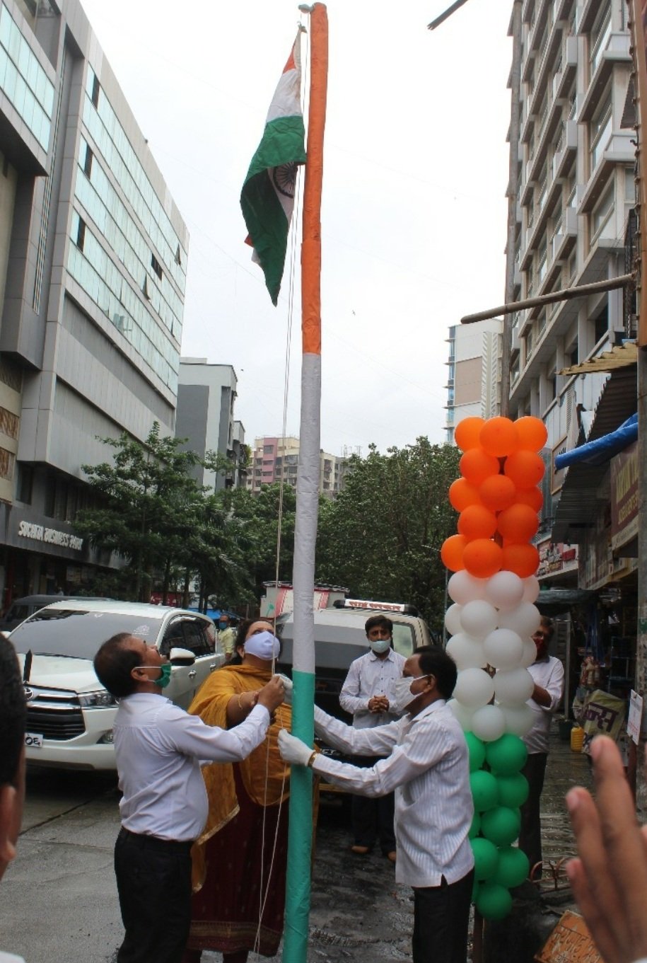 Adarsh Maharashtra | घाटकोपर मध्ये स्वातंत्र्य दिनी मनपा गटनेतें यांच्या हस्ते ध्वजारोहन.