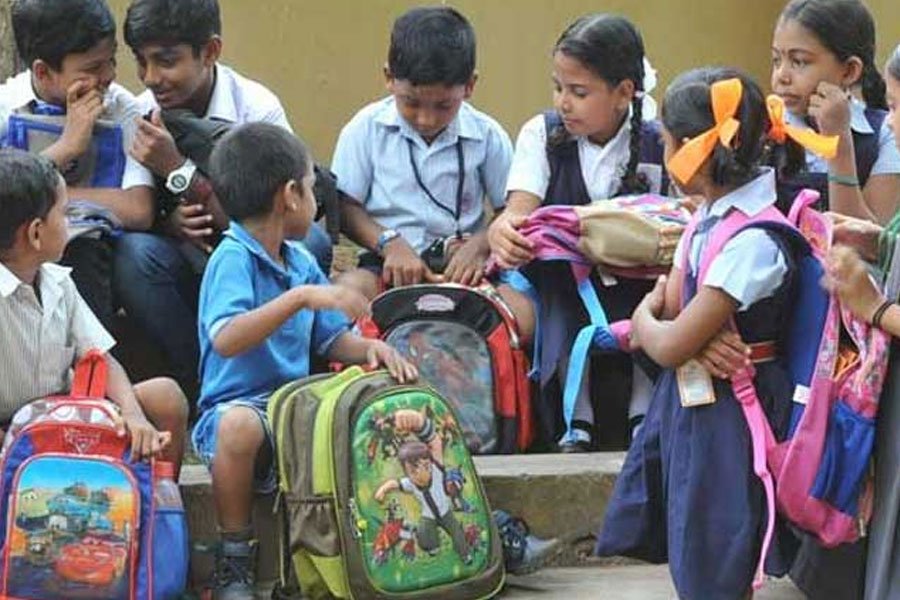 Adarsh Maharashtra | खासगी शाळेतील पालकांना मोठा दिलासा, ठाकरे सरकारने घेतला महत्त्वाचा निर्णय